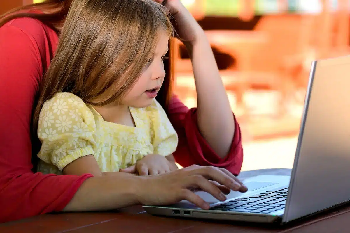 L’importance de la gestion des écrans et des technologies pour les enfants